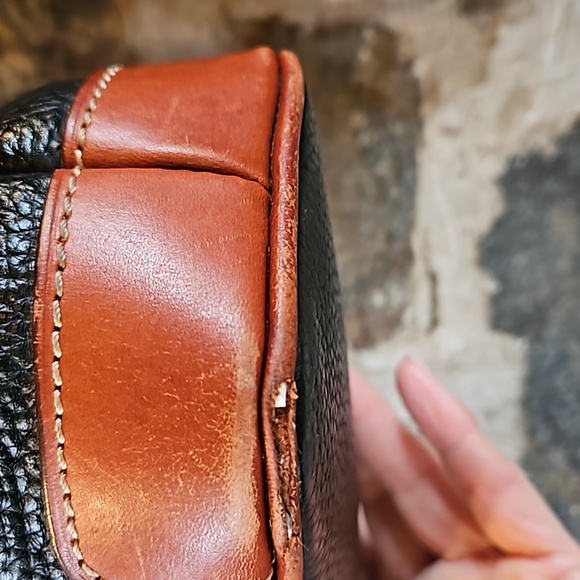 Vintage Dooney & Bourke CLAREMONT Cross Body Pebbled Leather Purse - Picture 3 of 9